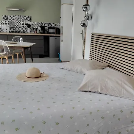 Holiday home Parking Et Jardin Prives Proche Riviere ,voie Verte, Marche *