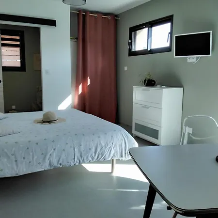 Parking Et Jardin Prives Proche Riviere ,voie Verte, Marche Holiday home